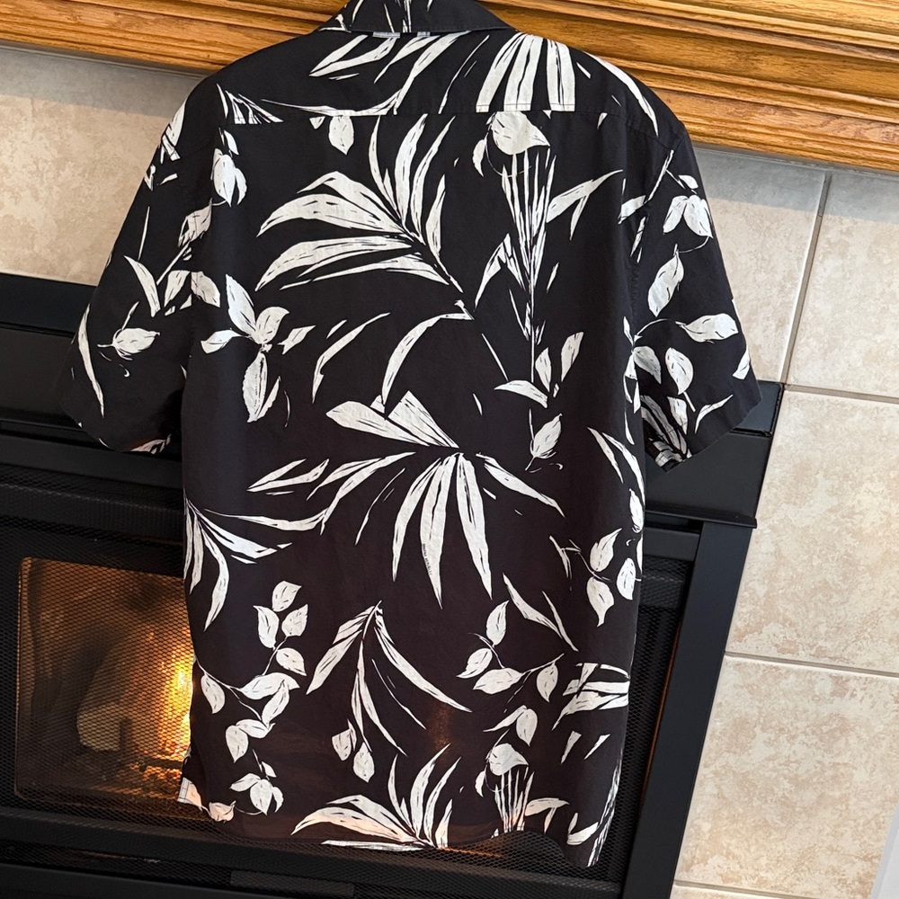 Banana Republic Black and White Leaf Print Shirt - Picture 5 of 5